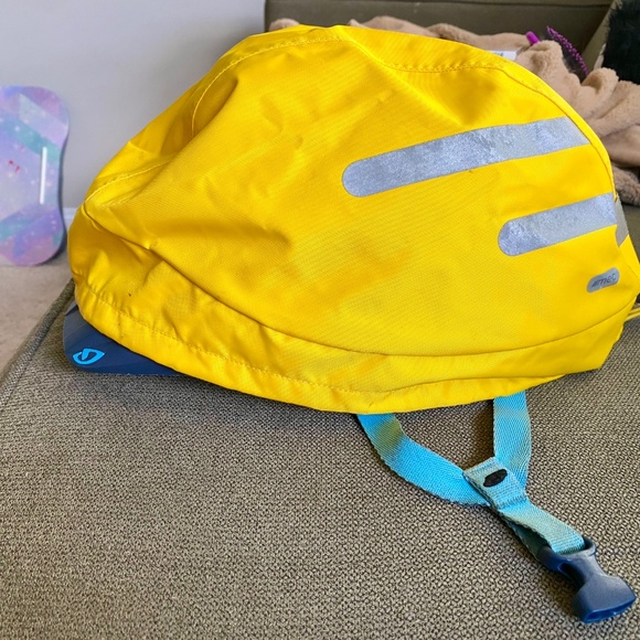 MEC helmet cover - Brand new with Tags - Picture 5 of 6